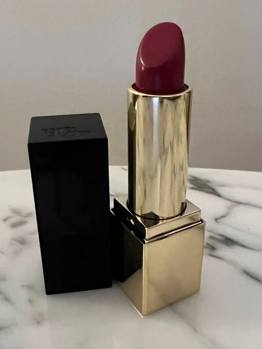 Classic Deep Pink Lipstick 490 Confident New